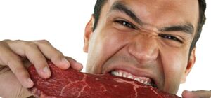Comer carne para un home para aumentar a potencia